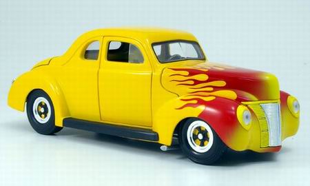 ford deluxe coupe hot rod - yellow/red flame 126187 Модель 1:18