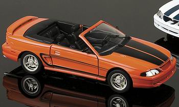Модель 1:18 Ford Mustang Cabrio - orange/black strip
