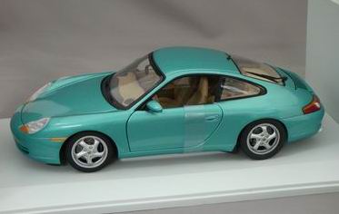 Модель 1:18 Porsche 911 (996) Carrera Coupe - green
