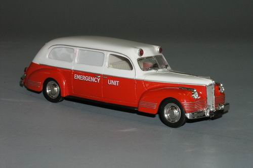 henney-packard ambulance - emergency unit PZ-85.1 Модель 1:43