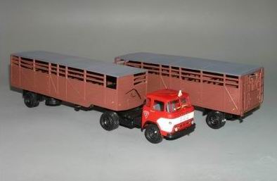 Модель 1:43 КАЗ-606 с п/прицепомдля перевозки животных ОдАЗ-857Б