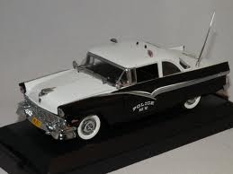 Модель 1:43 Ford Fairlane Police - Radar - black/white