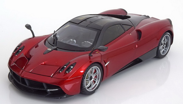 Модель 1:18 Pagani Huayra - red