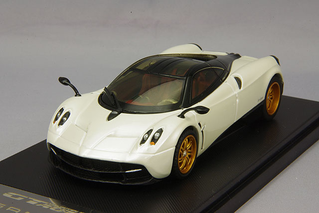 Модель 1:43 Pagani Huayra - white met/black