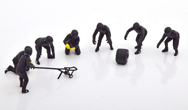 Модель 1:18 Mercedes Pit Crew Set 2 7 Figures with accessories with decals