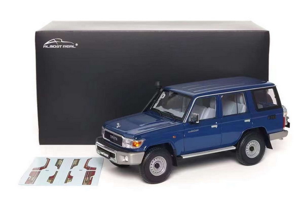 Модель 1:18 Toyota Land Cruiser LC76 - blue
