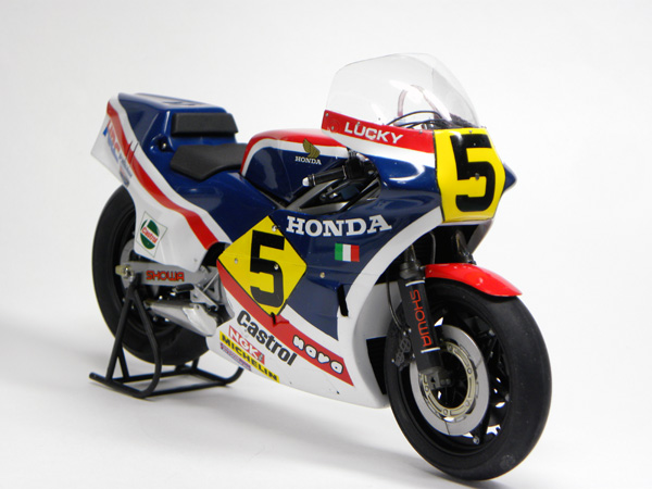 Honda NS 500 - Marco Lucchinelli - 1983 - Motos GP - 1/18e № 111 M2924-111 Модель 1:18