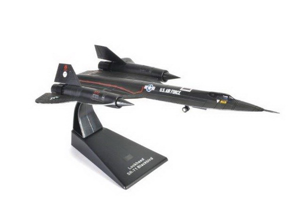 Модель 1:144 Lockheed SR-71 «Blackbird» стратегический сверхзвуковой разведчик ВВС США 1966-1990 (Udvar-Hazy 2003)