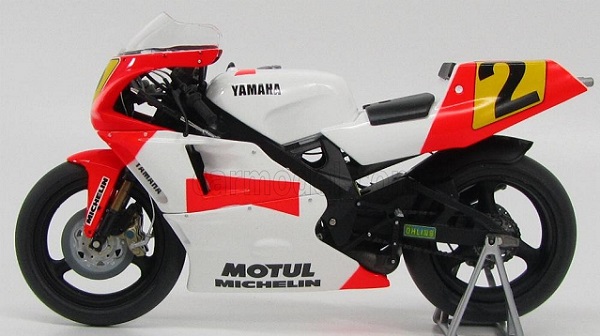 Yamaha YZR 500 - Wayne Rainey 1990 из серии Porte-Revue Moto GP m2924-079 Модель 1:18