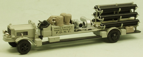 Модель 1:43 White Smoke Ejector truck 
