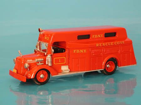 Модель 1:43 Mack L Truck FDNY, Rescue No1