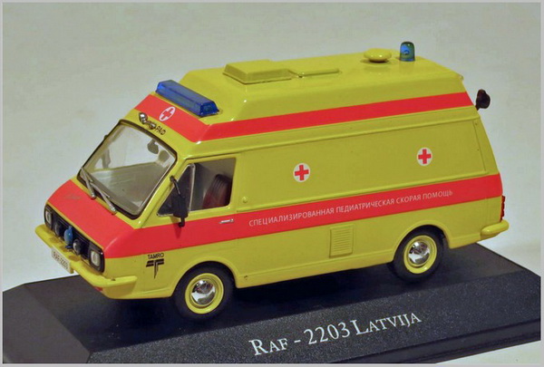 Модель 1:43 РАФ-2203 «Латвия» ТАМРО «Скорая медицинская помощь» - жёлтый/красный