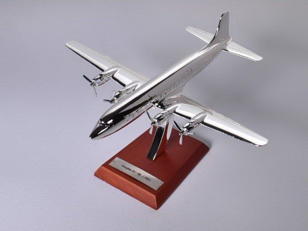 Модель 1:200 Douglas DC-6B (модель 463г 16х18х10см)
