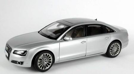 Модель 1:18 Audi A8 L W12 (D4) - silver