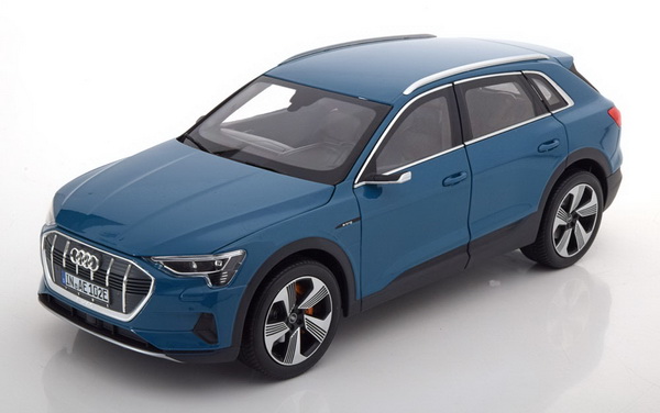 Модель 1:18 Audi e-tron - antiqua blue