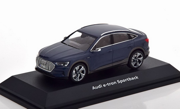 Модель 1:43 Audi e-tron Sportback - blue plasma
