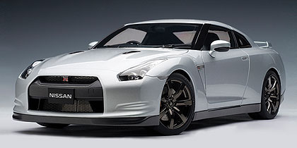 Модель 1:12 Nissan GT-R (R35) Premium EDITION - ultimate silver met