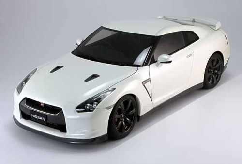 Модель 1:12 Nissan GT-R (R35) (BRILLIANT WHITE PERL)