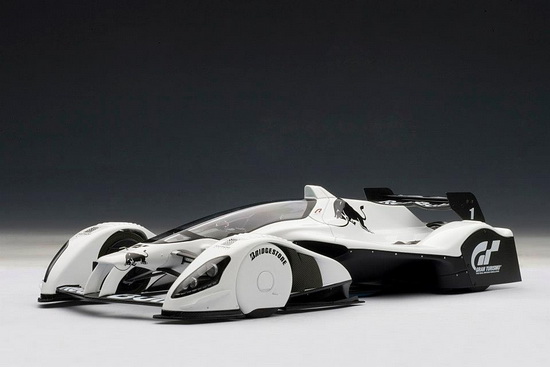Модель 1:18 Red Bull X2010 - white