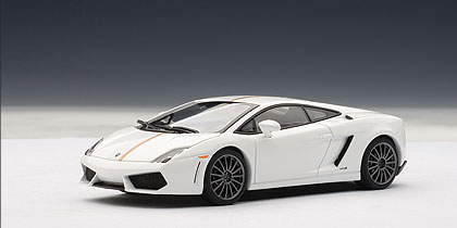 Модель 1:43 Lamborghini Gallardo LP 550-2 «Valentino Balboni» - monocerus white (white/gold stripe)