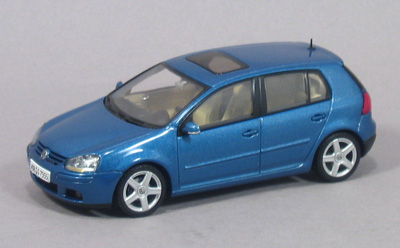 Модель 1:43 Volkswagen Golf V - costal blue met