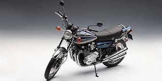 Модель 1:6 Kawasaki 900 Super 4 (Z1) - candy blue/gold stripes