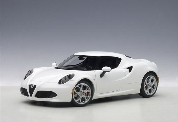 Модель 1:18 Alfa Romeo 4C - glossy white