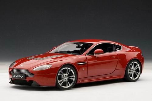 Модель 1:18 Aston Martin V12 Vantage - red