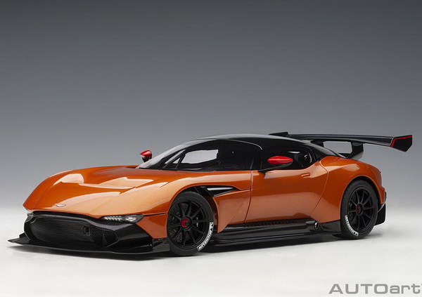 Aston Martin Vulcan - orange met 70264 Модель 1:18