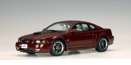 Модель 1:18 Ford Mustang GT 40th Anniversary - crimson red