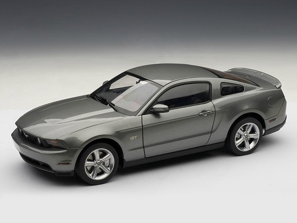 Модель 1:18 Ford Mustang GT - sterling grey met