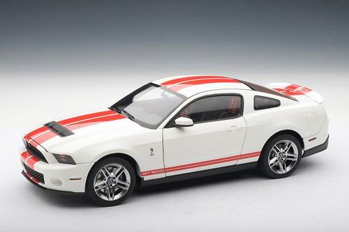 ford shelby gt500 performance - white/red stripes 72919 Модель 1:18