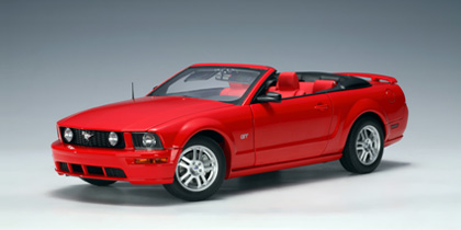 ford mustang gt convertible - torch red 73061 Модель 1:18