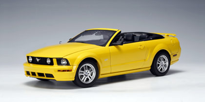 ford mustang gt convertible screaming yellow 73062 Модель 1:18