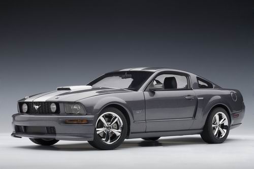 Модель 1:18 Ford Mustang GT Coupe (APPEARANCE Package OPTION)(TUNGSTEN grey met)