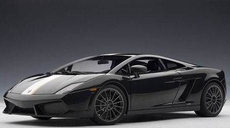 Модель 1:18 Lamborghini Gallardo LP 550-2 «Valentino Balboni» - black (white/gold stripe)