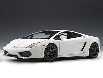 Lamborghini Gallardo LP 550-2 «Valentino Balboni» - monocerus white (white/gold stripe)