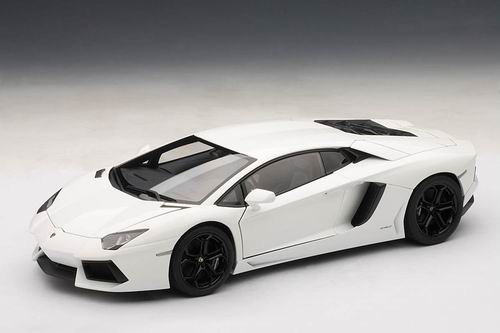 Модель 1:18 Lamborghini Aventador LP 700-4 - blanco isis/white