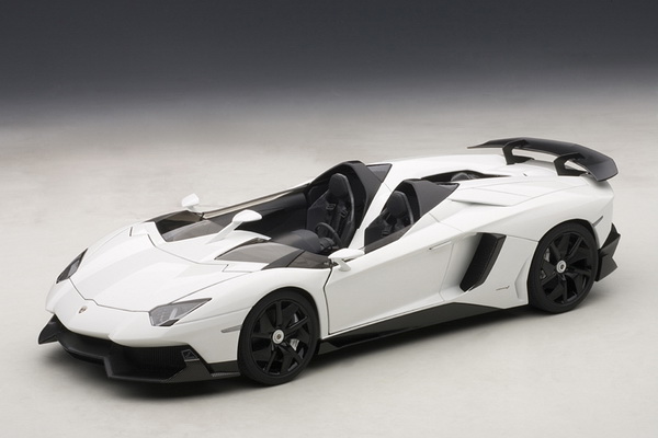 Модель 1:18 Lamborghini Aventador J - white