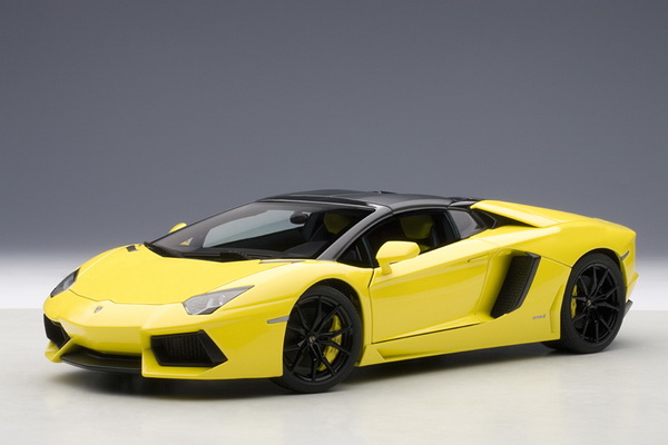 Модель 1:18 Lamborghini Aventador LP 700-4 Roadster - yellow met