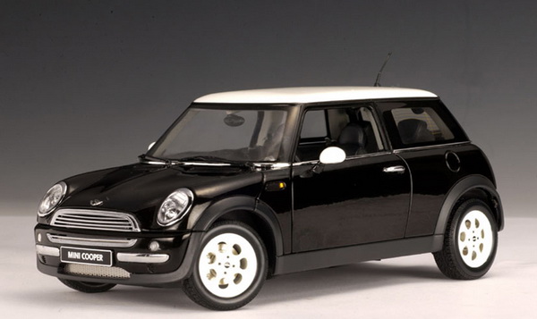 Модель 1:18 Mini Cooper 2001 Black With White Roof