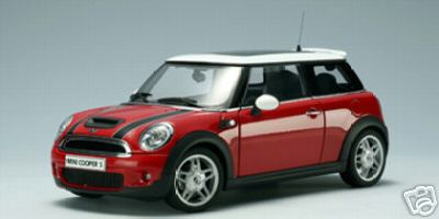 Модель 1:18 Mini Cooper S - chili red/white roof