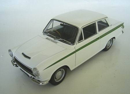 Модель 1:18 Lotus Cortina Mk I - white/green stripe
