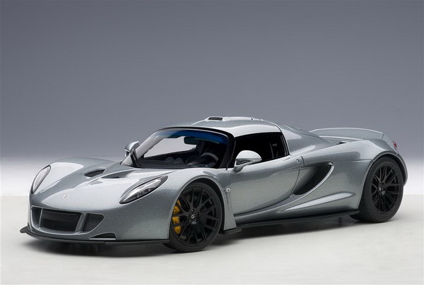 Модель 1:18 Lotus Hennessey Venom GT Spyder - silver