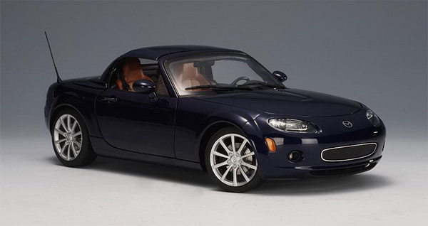 Модель 1:18 Mazda MX-5 Roadster with Retractable Roof (LHD) (U.S Version) - stormy blue
