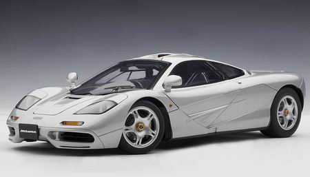 Модель 1:18 McLaren F1 RoadCar (короткий) - silver