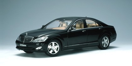 Модель 1:18 Mercedes-Benz S500 SWB (BLACK)