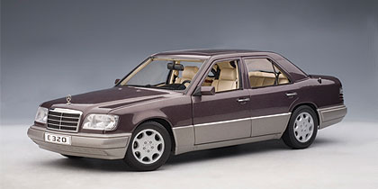 Модель 1:18 Mercedes-Benz E320 Limousine - bornit met