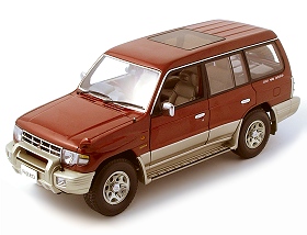 Модель 1:18 Mitsubishi Pajero (LWB) (RHD) - red met/silver