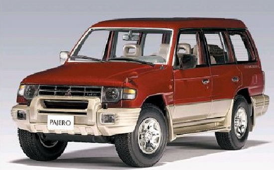 Модель 1:18 Mitsubishi Pajero (LWB) - red